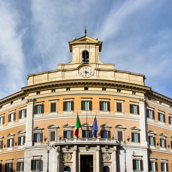 Italien: Gesetzesplan gefährdet queere Hinterbliebenenrente