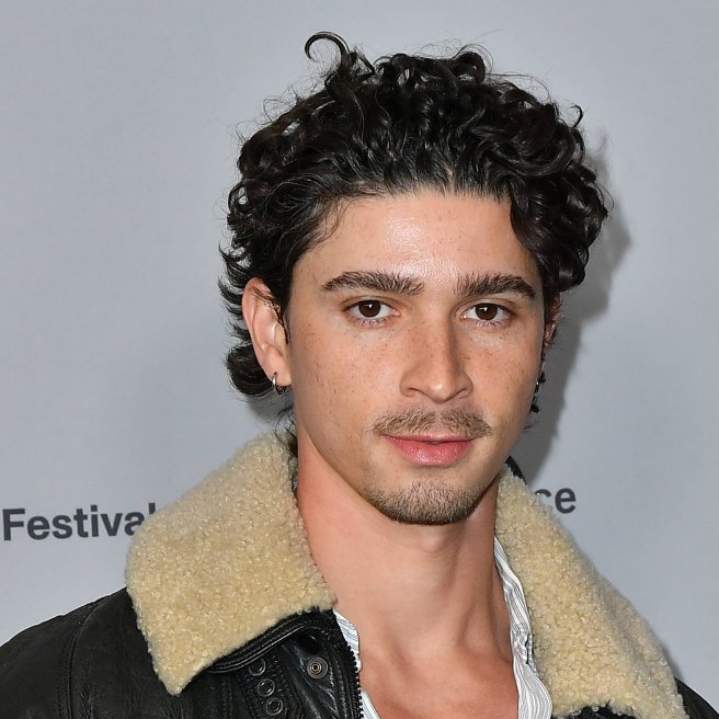 Powell: Doppel-Debüt in Musikfilm und Serie