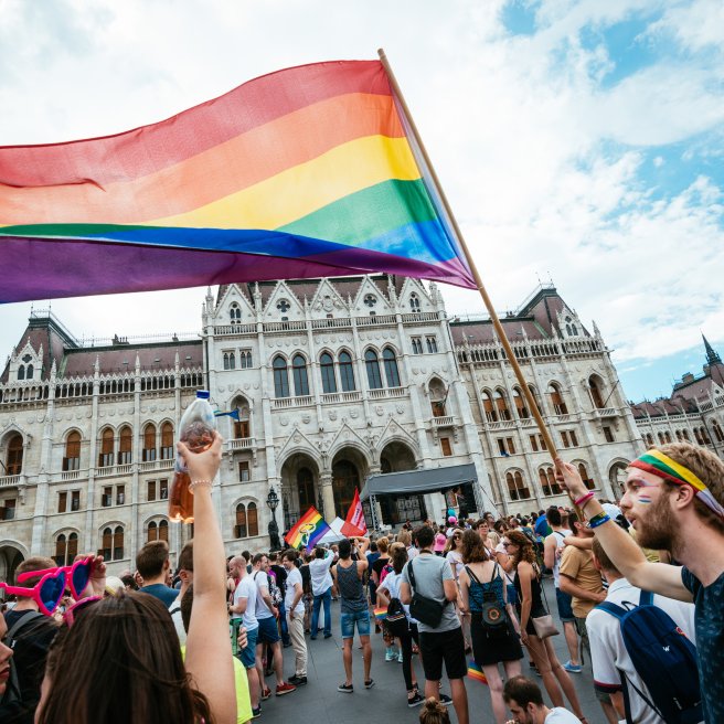 Berlin zeigt Solidarität: Karácsony zum CSD eingeladen
