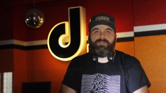 DJ NT legt auf