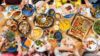 Mit Freunden Kochen & Essen // © Katarzyna Bialasiewicz
