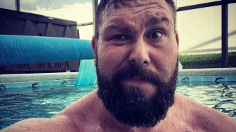 Der schwule Pro-Wrestler Mike Parrow hat geheiratet