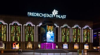 Der Friedrichstadtpalast Berlin rührt mit Musikvideo