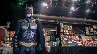 Batman-Reboot mit Alfred als schwulem Onkel aus Hong Kong