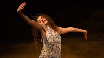 Taylor Drury in "Das Stück mit dem Schiff" // © Oliver Look
