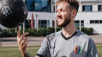 Der Fußball-Club stellt sein Regenbogen-Trikot vor