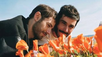 Julian Morris und sein Freund feiern 18 gemeinsame Jahre
