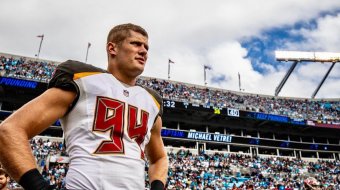 Football-Profi Carl Nassib sammelt für das Trevor Project
