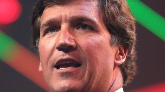 Die ungewollt homoerotische neue Doku von Tucker Carlson 