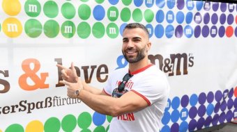 Rafi Rachek kommt nach Berliner CSD im Krankenhaus zu sich