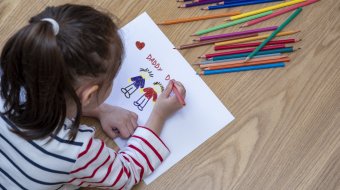Regenbogen-Kitas wegen Pädophilie-Befürworter in Kritik