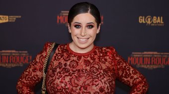 Influencerin Jolina Mennen weint vorm Dschungelcamp