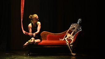 Helena Jans in "Bookshop" // © GOP Varieté Theater
