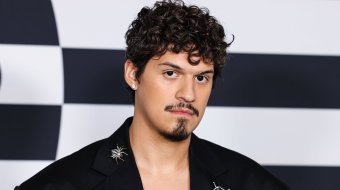 Sänger Omar Apollo verkauft Kondome mit „Tamagotchi“-Thema