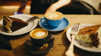 Käffchen & Kuchen beim Kaffeeklatsch // © lechatnoir