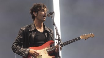 Matty Healy von The 1975 verteidigt Kuss auf malaysischer Bühne