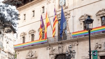 Regenbogenflagge auf Mallorca