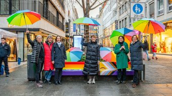 Stuttgart: Regenbogenbank für Vielfalt