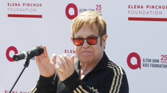 Elton John ist stinksauer 