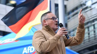 AfD fordert Entlassung nach polyamoröser Segnung