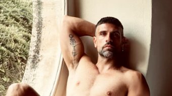 Sexy Schauspieler Gilles Rocca unterstützt LGBTIQ+