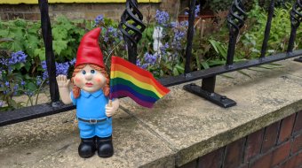 Belfast: Postbote nach Regenbogenwichtel-Angriff entlassen