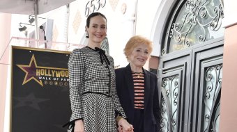 Sarah Paulson links und Holland Taylor bei einer Veranstaltung auf dem Hollywood Walk of Fame