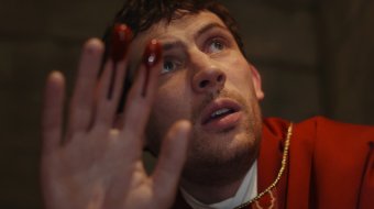 Screenshot aus „Wake Up Dead Man: A Knives Out Mystery“ // © Netflix