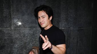 Hudson Williams auf dem Laufsteg