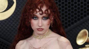 Grammys: Chappell Roan erscheint halbnackt