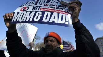 Neuer Angriff auf Homo-Ehe