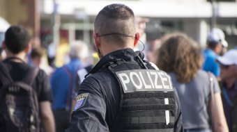 Polizei ermittelt nach queerfeindlichem Angriff in Frankfurt