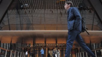 Bisexueller Wertpapierhändler verklagt JPMorgan wegen Outing