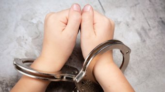 13-jähriger Junge in Haft