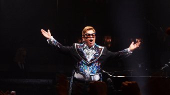 Elton John startet Pride-Podcast mit LGBTIQ+-Ikonen