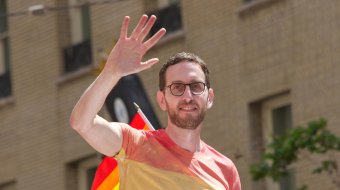 Senator Scott Wiener bei Trans-March bedrängt und vertrieben