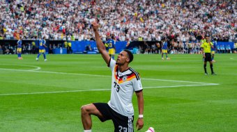 Queer Fussball Fanclubs fordert DFB-Klarstellung zu Nmecha