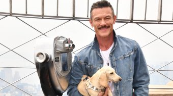 Luke Evans setzt Zeichen für Pride