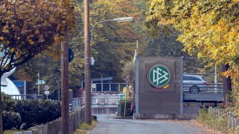 DFB zeigt Flagge für Vielfalt