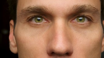 Mann mit grünen Augen