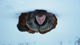 Kit Connor in den Bergen