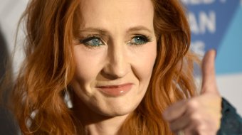 J.K. Rowling postet entwürdigendes Foto einer trans* Frau