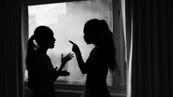Gewalt unter Frauen 