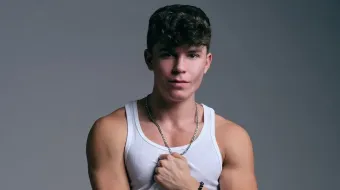 Pornostar Drake Von feiert 