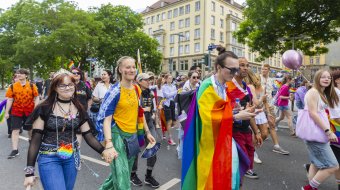 Teilnehmerinnen und Teilnehmer beim CSD in Dresden am 6. Juni 2026 – Archivaufnahme.