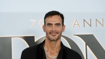 Cheyenne Jackson hilft Kollegen
