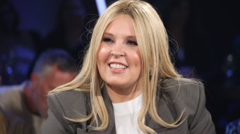 Maite Kelly lächelt bei einem Fototermin zur NDR Talk Show in Hamburg.