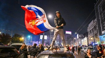 Studenten stürzen Vučić