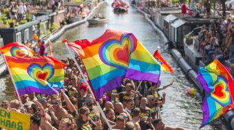 Regenbogen spaltet Amsterdam