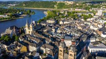 Luftaufnahme der Koblenzer Altstadt zwischen Rhein und Mosel